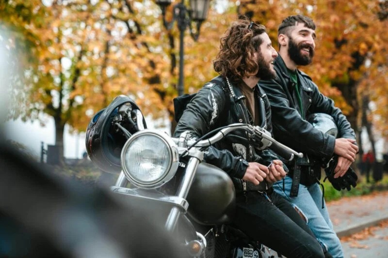 imgi_4_photo-of-handsome-joyful-men-smiling-and-talking-w-2023-11-27-04-58-32-utc-1-800x533